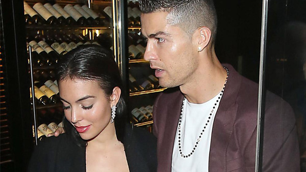 https://d3jk55w6373teq.cloudfront.net/Feedpanel/Edito/TrendlyFR/Gossip/02.Ronaldo-et-Georgina-se-sont-ils-maries-en-secret.jpg